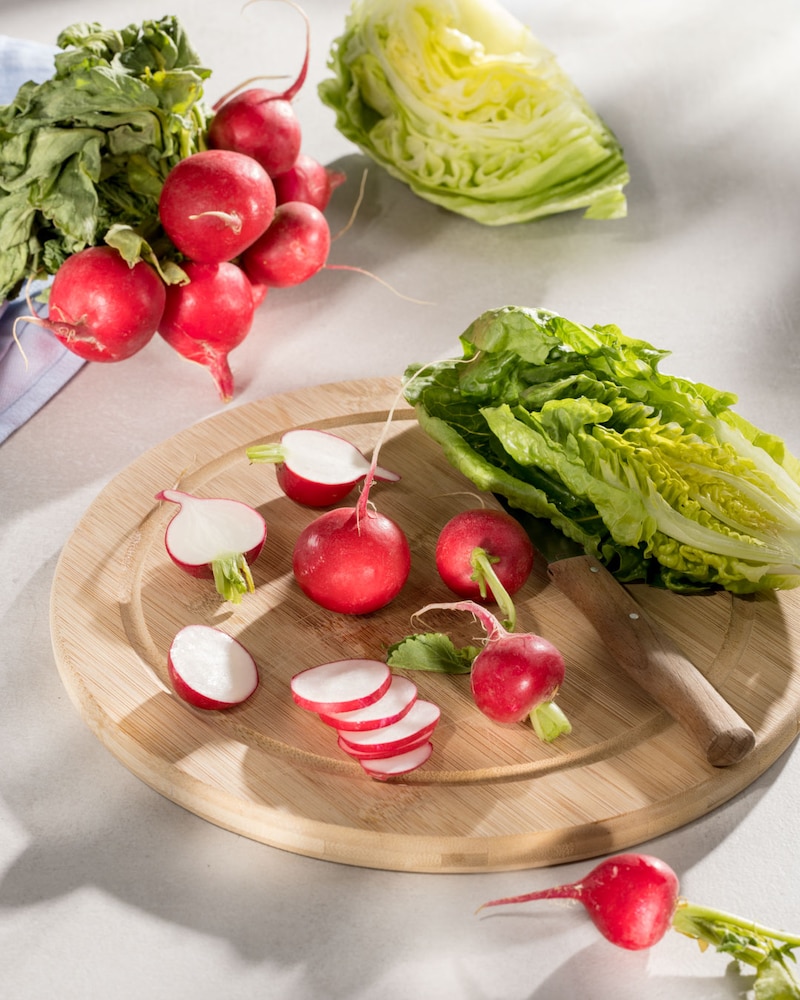 Dieses Bild zeigt, Radieschen und Salat.