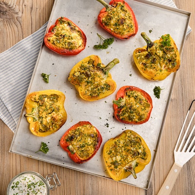Dieses Bild zeigt die fertig gefüllte Paprika vom Grill.