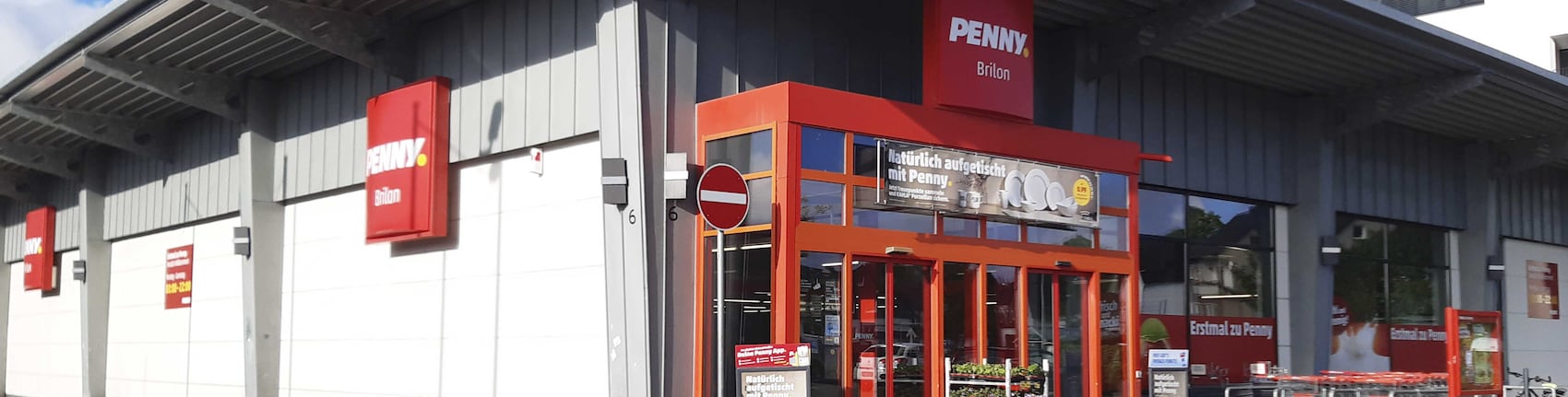 Sie sehen den Eingang vom Penny Markt in Brilon, Freiladestr. 6