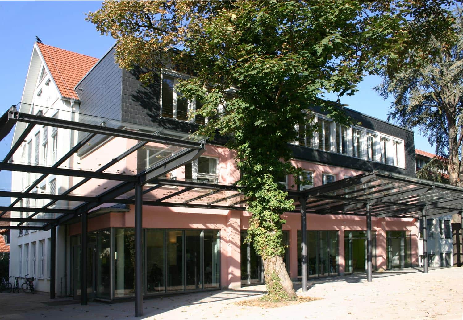 Ausblick auf das Schulhaus