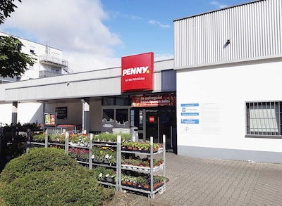 Sie sehen den Eingang vom Penny Markt in Frankfurt/Gallusviertel, Rebstöcker Str. 62