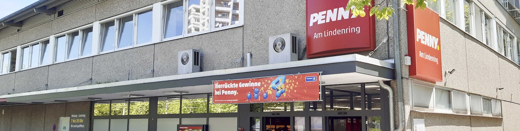 Sie sehen den Eingang vom Penny Markt in Taufkirchen, Lindenring 3