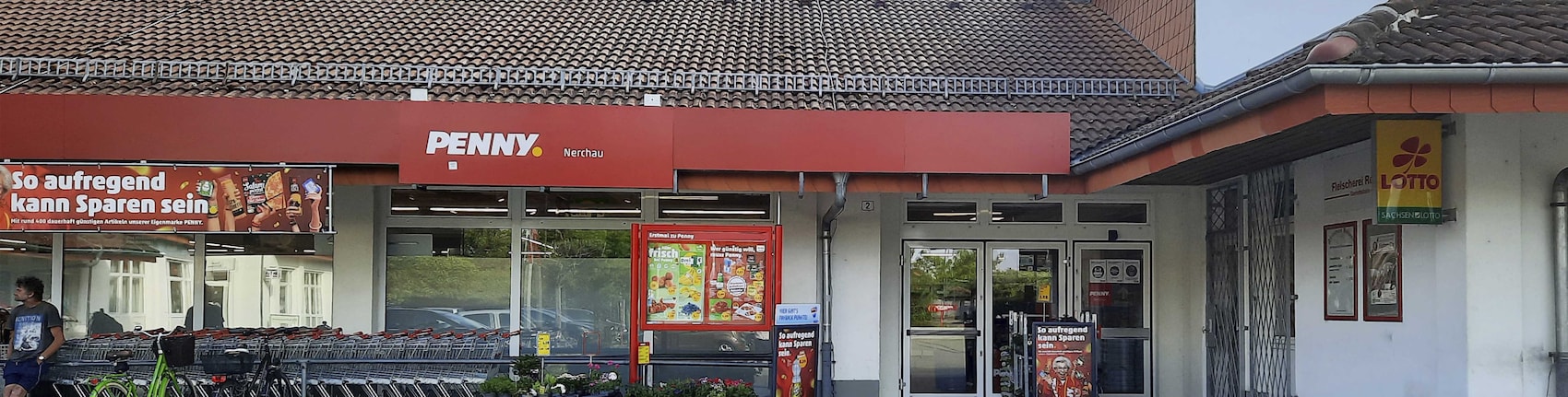 Sie sehen den Eingang vom Penny Markt in Grimma/Nerchau Hugo-Koch-Str. 4