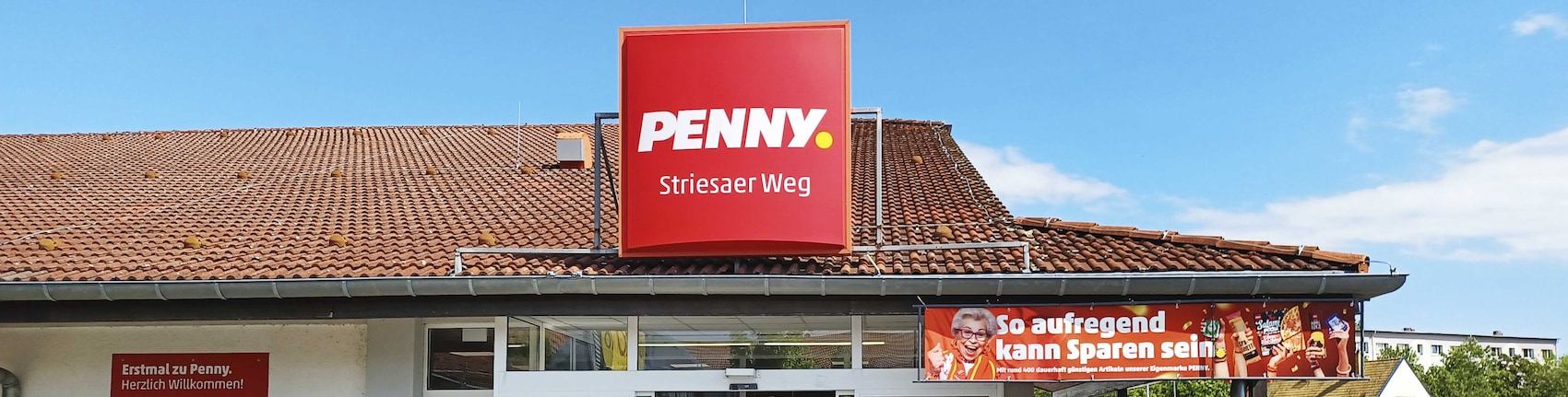 Sie sehen den Eingang vom Penny Markt in Oschatz Striesaer Weg 2