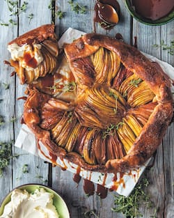 Karamellisierte Apfel-Birnen-Galette