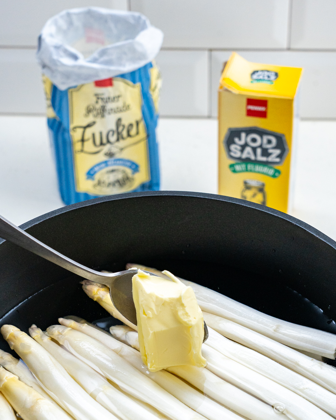 Spargel mit Sauce Hollondaise - das klassische Rezept | PENNY.de