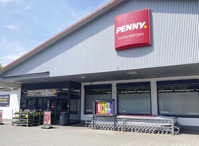 Sie sehen den Eingang vom Penny Markt in Nidderau/Heldenbergen, Buedesheimer Str. 1