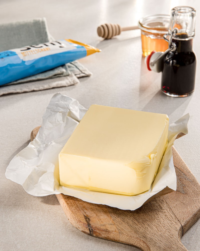Dieses Bild zeigt die Butter und den Senf.