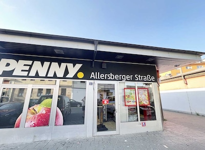 Sie sehen den Eingang vom Penny Markt in Nürnberg Galgenhofstr. 49-51