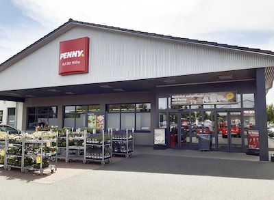 Sie sehen den Eingang vom Penny Markt in Huenfelden/Kirberg, Huenfeldener Hoehe 2