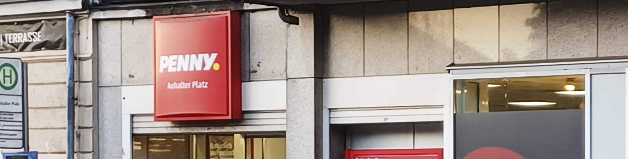 Sie sehen den Eingang vom Penny Markt in Muenchen/Milbertshofen-Am Hart Moosacher Str. 23