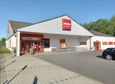 Sie sehen den Eingang vom Penny Markt in Emmelshausen Trift 5