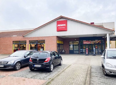 sie sehen den Eingang vom Penny Markt in Schwerin Buergelstr. 1A