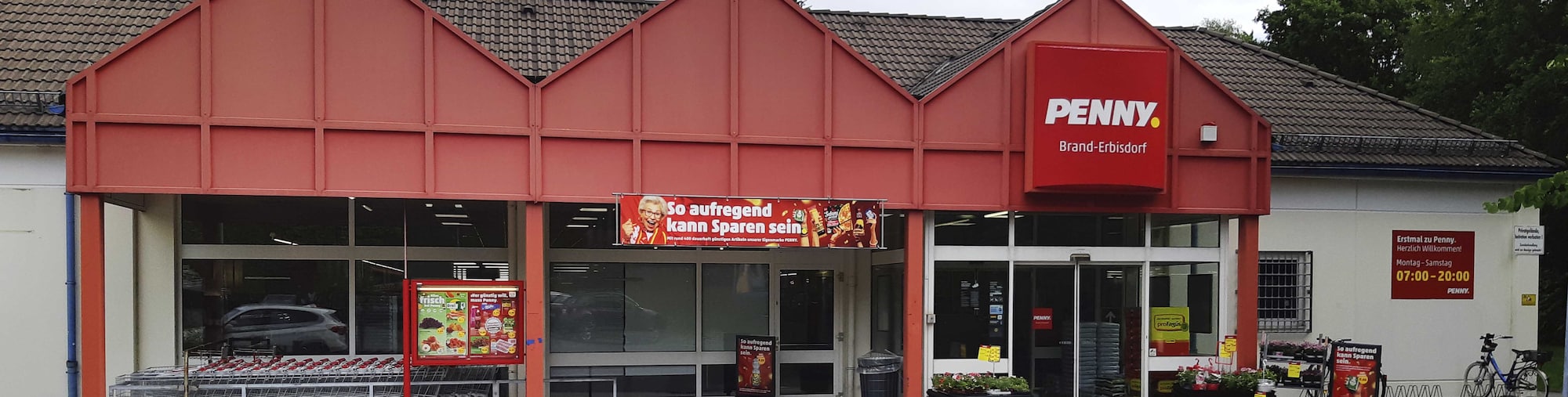 Sie sehen den Eingang vom Penny Markt in Brand-Erbisdorf Hauptstr. 23A
