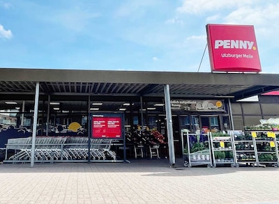 sie sehen den Eingang vom Penny Markt in Norderstedt Ulzburger Strasse 308-310