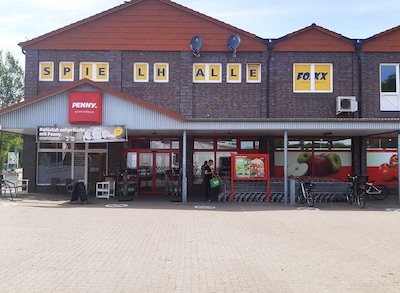 sie sehen den Eingang vom Penny Markt in Neustadt-Glewe Bahnhofstr. 4