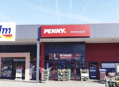 Sie sehen den Eingang vom Penny Markt in Denkendorf, Rechbergstr. 5