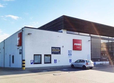 sie sehen den Eingang vom Penny Markt in Freiberg am Neckar Ruitstr. 68