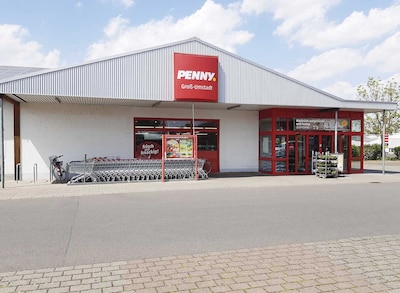 Sie sehen den Eingang vom Penny Markt in Gross-Umstadt, Georg-August-Zinn-Str. 98