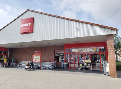 Sie sehen den Eingang vom Penny Markt in Alsdorf Juelicher Strasse 186