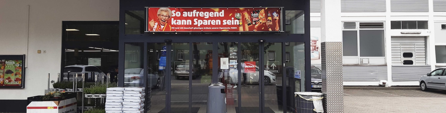 Sie sehen den Eingang vom Penny Markt in Kaiserslautern, Barbarossaring/Altenwoogstr. 42