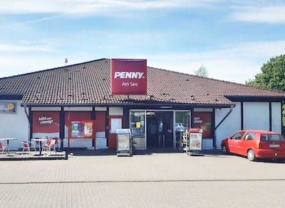 Sie sehen den Eingang vom Penny Markt in Dassow B 105