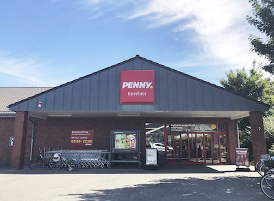 Sie sehen den Eingang vom Penny Markt Kevelaer Walbecker Str. 7