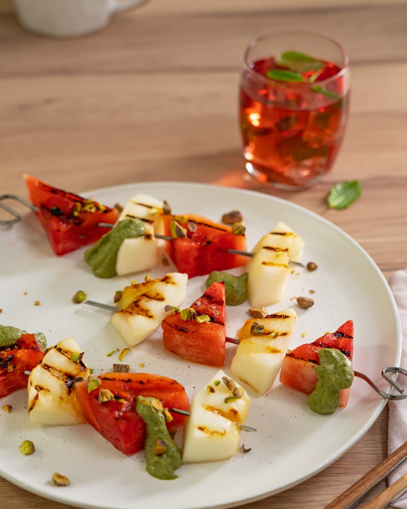 Rot-Weisse-Melonenspiesse mit süßem Pesto