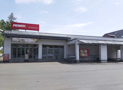 Sie sehen den Eingang vom Penny Markt in Detmold/Heidenoldendorf, Bielefelder Str. 326