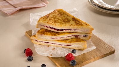 Dieses Bild zeigt wie der Toast halbiert wird.