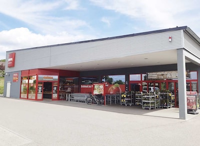 Sie sehen den Eingang vom Penny Markt in Dettenhausen, Breitwasenring 58/1