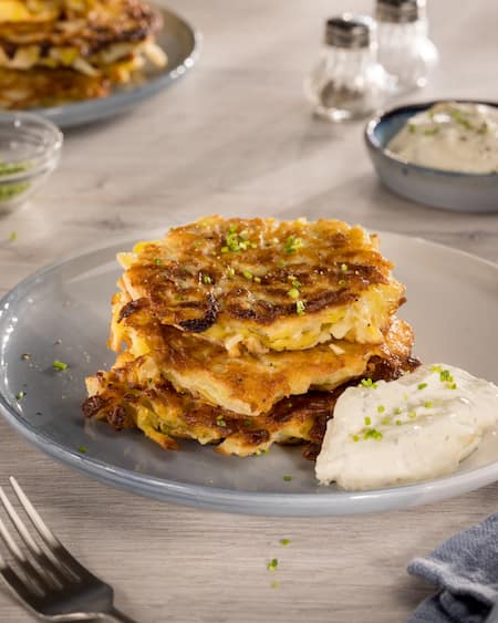 Dieses Bild zeigt die Kohlrabi-Puffer.