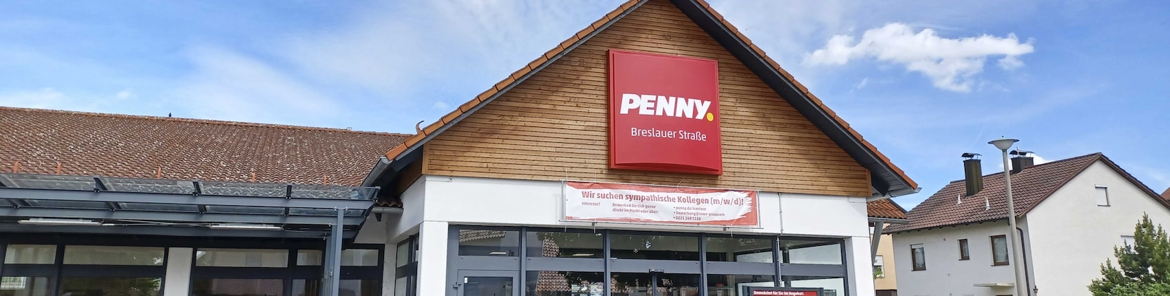 Sie sehen den Eingang vom Penny Markt in Straubing, Breslauer Straße 5