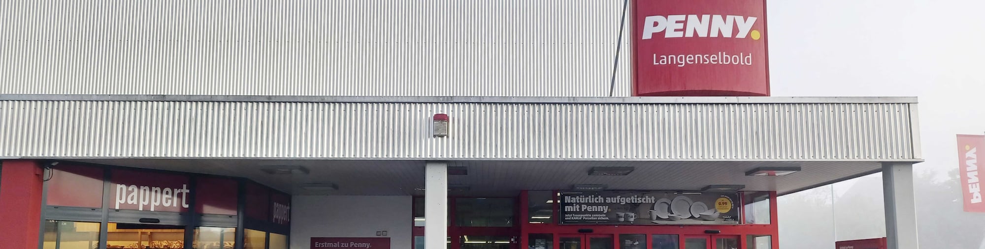 Sie sehen den Eingang vom Penny Markt in Langenselbold Kinzigstr. 11