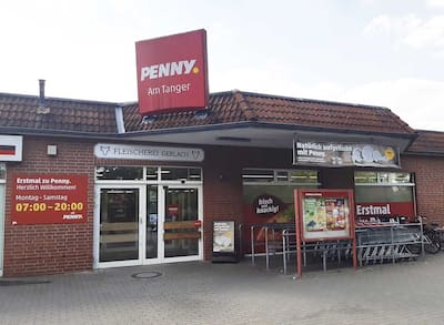 Sie sehen den Eingang vom Penny Markt in Tangerhuette, Bismarckstrasse 57