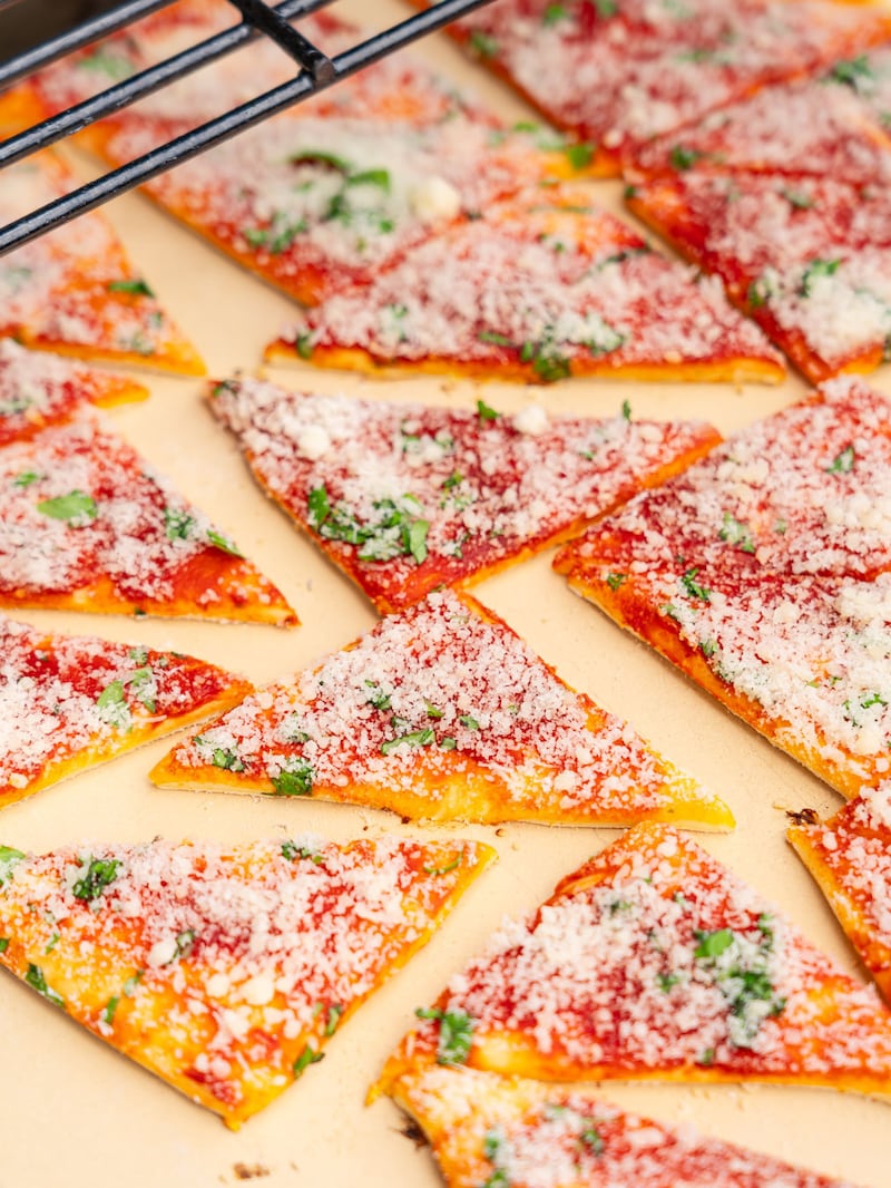 Dieses Bild zeigt die Pizza-Ecken im Backofen.