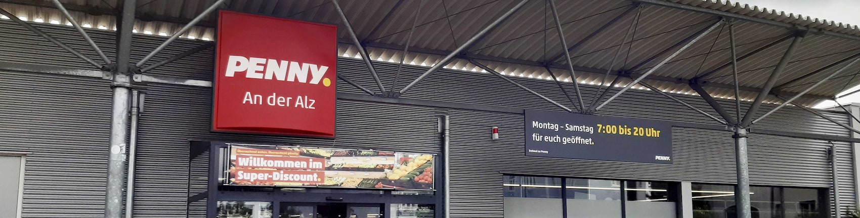Sie sehen den Eingang vom Penny Markt in Trostberg Alte-Pallinger-Str. 3