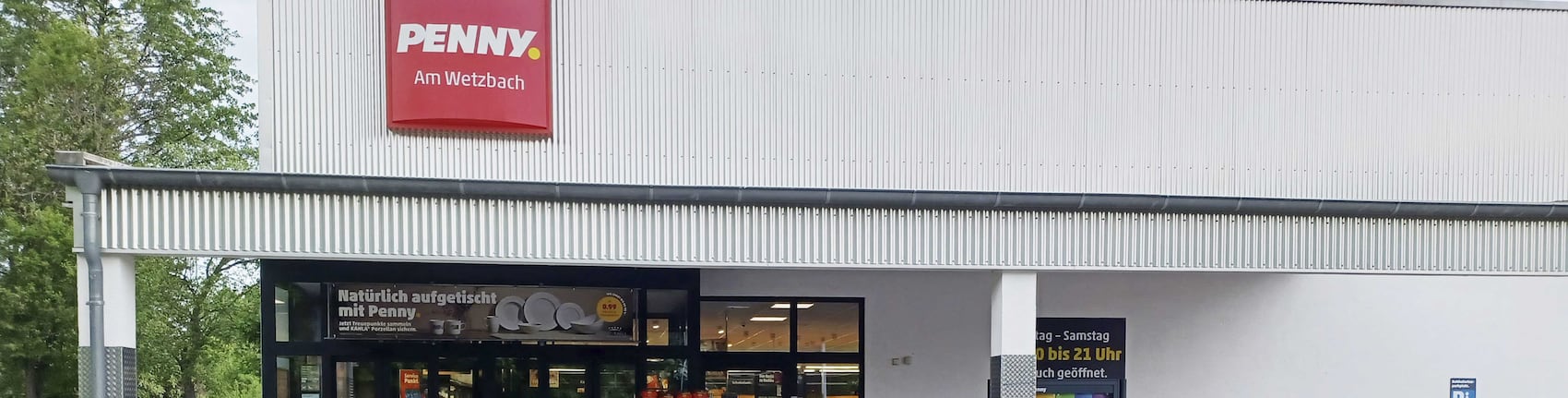 Sie sehen den Eingang vom Penny Markt in Wetzlar, Nauborner Str. 140