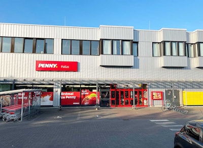 Sie sehen den Eingang vom Penny Markt in Darmstadt, Pallaswiesenstr. 70-72