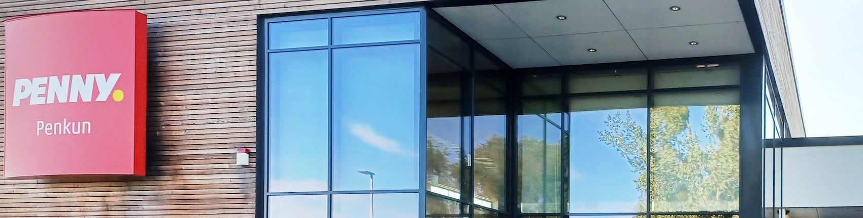 Sie sehen den Eingang vom Penny Markt in Penkun Stettiner Chaussee 34