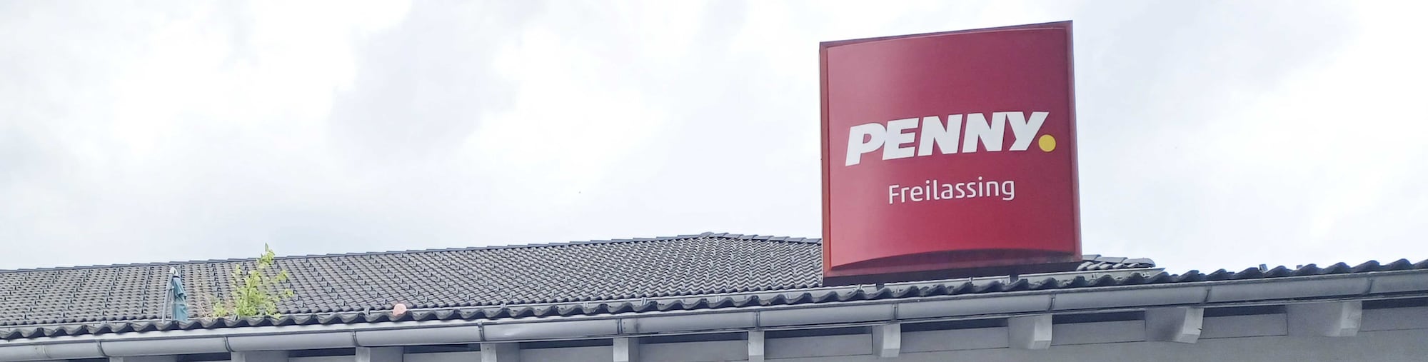 Sie sehen den Eingang vom Penny Markt in Freilassing Rupertusstrasse 2