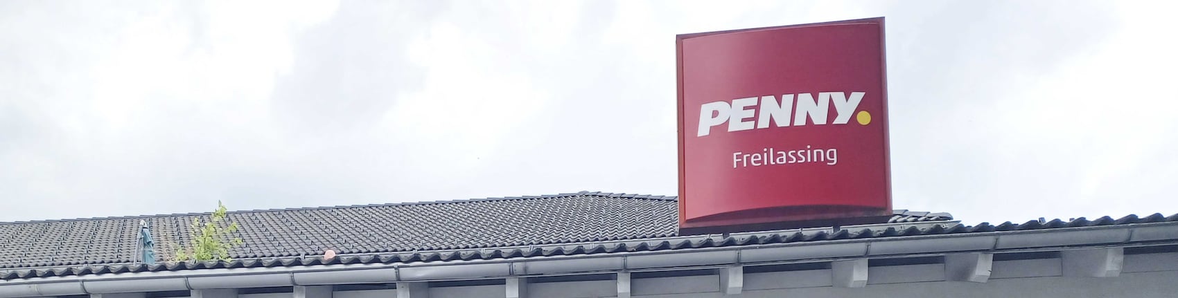 Sie sehen den Eingang vom Penny Markt in Freilassing Rupertusstrasse 2