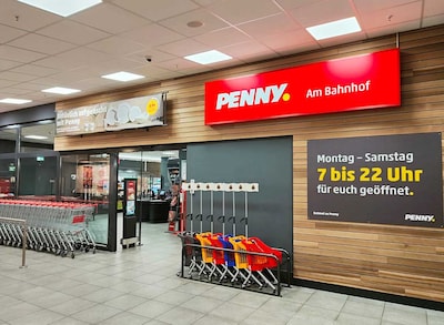 Sie sehen den Eingang vom Penny Markt in Gelsenkirchen, Bahnhofsvorplatz 4