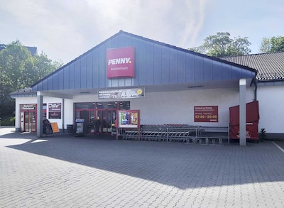 Sie sehen den Eingang vom Penny Markt in Reichenbach im Vogtland Dr.-Kuelz-Str. 6