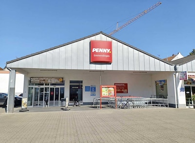 Sie sehen den Eingang vom Penny Markt in Emmendingen, Schwarzwaldstr. 13