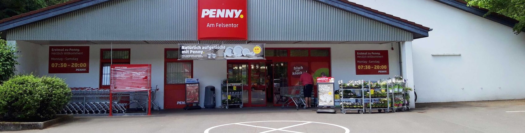 Sie sehen den Eingang vom Penny Markt in Hauenstein, Pirmasenser Straße 1