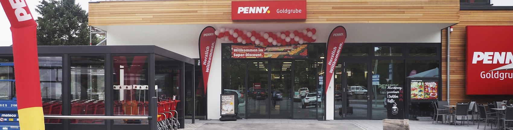 Sie sehen den Eingang vom Penny Markt in Koblenz Beatusstr. 54