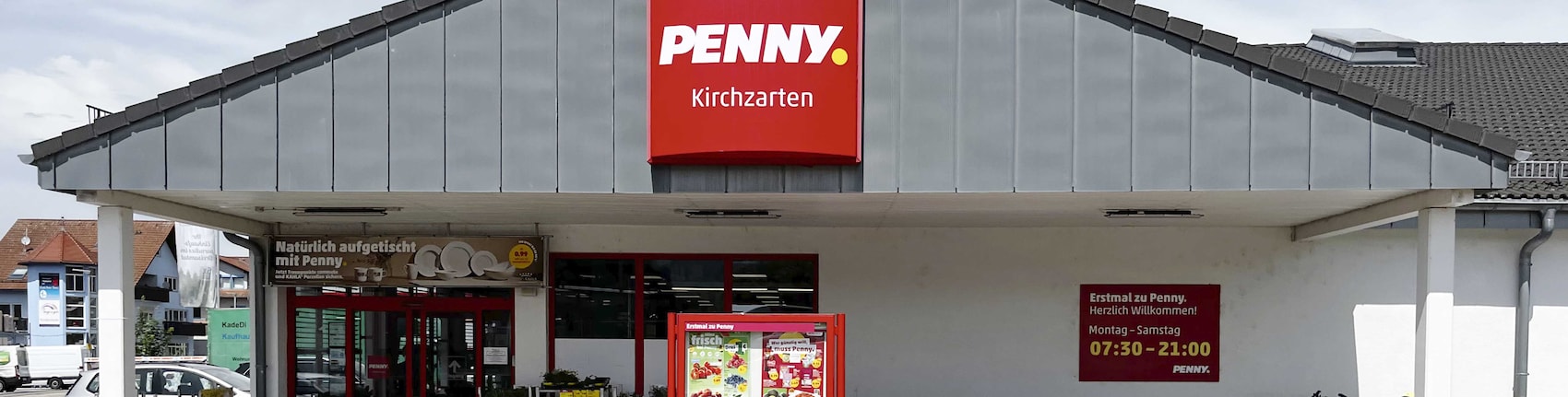 Sie sehen den Eingang vom Penny Markt in Kirchzarten, Kandelstrasse 6