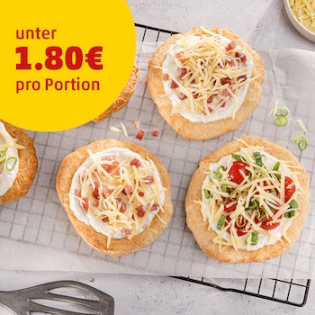 Dieses Bild zeigt wie der Teig belegt wird.