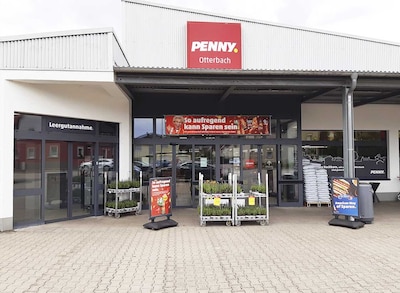 Sie sehen den Eingang vom Penny Markt in Otterbach, Lauterstr. 2